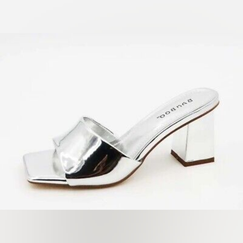Silver pump heel